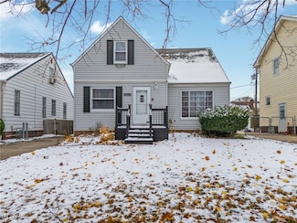 6701 Pelham Dr, Cleveland, OH 44129