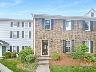8049 Regent Park Ln, Charlotte, NC 28210