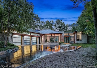 6956 Cooley Lake Rd, White Lake Charter Township, MI 48383