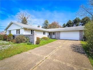 405 2nd Ave SW, Beach City, OH 44608