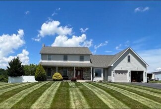 204 Lucas Ln, Nazareth, PA 18064