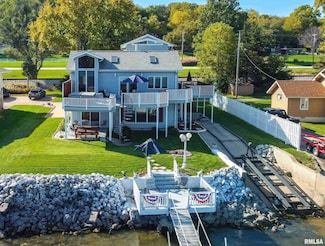 22867 Great River Rd, Le Claire, IA 52753
