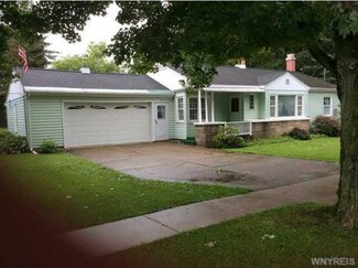 10 Glenwood Dr, Arcade, NY 14009