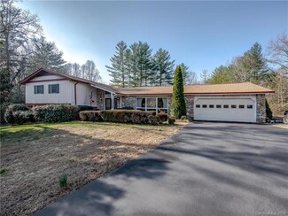 33 Two Tree Dr, Hendersonville, NC 28791