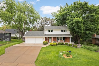 1624 Saint Croix Cir, Golden Valley, MN 55422