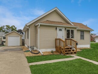 1005 W Jones St, Knoxville, IA 50138