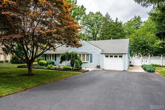 12 Skytop Rd, Edison, NJ 08820