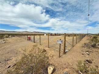 8455 Simon Dr, Golden Valley, AZ 86413
