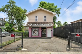 521 E 18th St, Paterson, NJ 07514