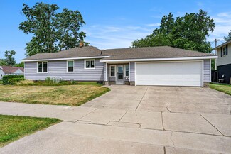 282 W 24th St, Holland, MI 49423