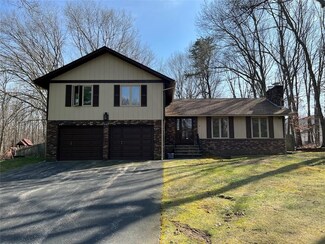 16 Peppermint Ln, Johnston, RI 02919