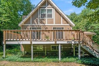 16183 Red Pine Ct, Holland, MI 49424