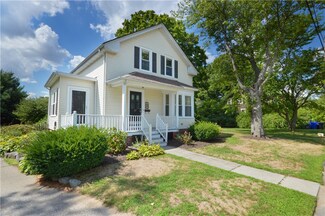 17 Linden Ave, Rumford, RI 02916