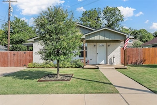 614 W 3rd St, McGregor, TX 76657