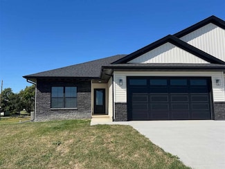 5021 Bluestem St SW, Kalona, IA 52247