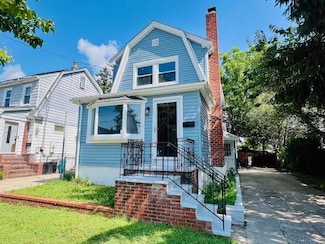 6 Pershing Ave, Valley Stream, NY 11581