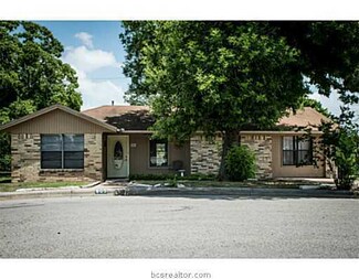 805 Blanco Ln, Bryan, TX 77801