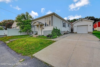 211 Hill St, Dupont, PA 18641