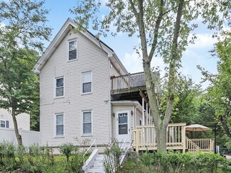 29 Beacon St, Hyde Park, MA 02136
