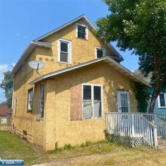 107 11th St S, Virginia, MN 55792