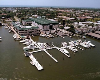 891 10th St S, Naples, FL 34102