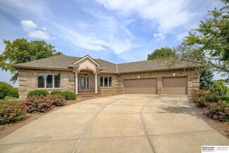 17804 Bel Air Cir, Omaha, NE 68136