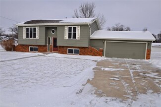 1800 Jones St, Perry, IA 50220