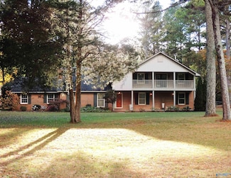 1037 Vestavia Dr SW, Decatur, AL 35603