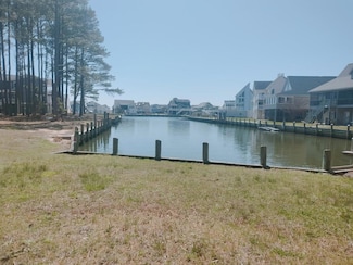801 Fathom Rd Unit 801, Captains Cove, VA 23356