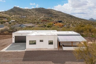 43916 N 12th St, New River, AZ 85087