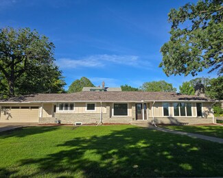 4400 Josephine Ln, Robbinsdale, MN 55422