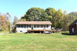 3 Pine Ln, Burnham, ME 04922