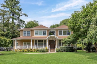 53 Spring Hill Rd, Roslyn Heights, NY 11577