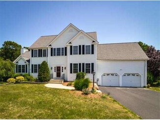 3 Country Club Ln, Hopedale, MA 01747
