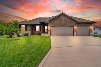 1670 N Kingfisher Dr, Nixa, MO 65714