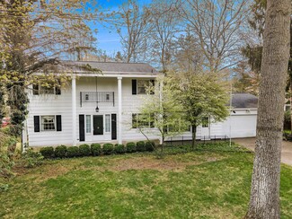 3864 Applewood Ln, Norton Shores, MI 49441