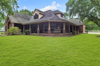 1220 Chocolate Bayou Dr, Alvin, TX 77511