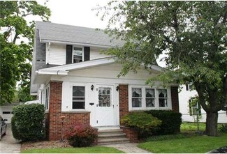 205 N Main St, Walbridge, OH 43465