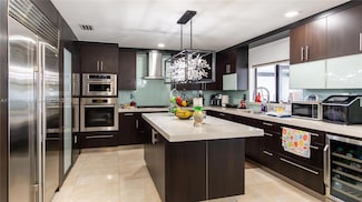 8886 NW 187th St, Hialeah, FL 33018