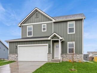 221 Knoll Ridge Dr, Hills, IA 52235