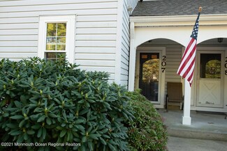 207 Tulip Ln, Freehold, NJ 07728