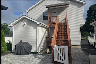3 Lakewood St, Bay Shore, NY 11706