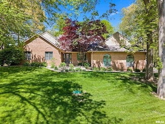 22 Oakcrest Dr, Pekin, IL 61554