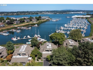 513 N Tomahawk Island Dr Unit 7, Portland, OR 97217