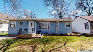 704 S 12th St, Clear Lake, IA 50428