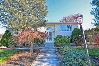 18 Highwood Terrace, Cranston, RI 02920