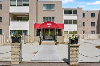520 Meredith Ln Unit 402, Cuyahoga Falls, OH 44223