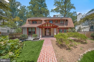 4215 Lorcom Ln, Arlington, VA 22207