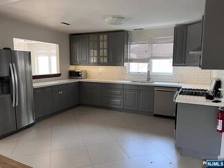 1083 Edgewood Ln Unit A, Fort Lee, NJ 07024