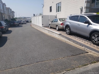 89 Lott Ln, Staten Island, NY 10314